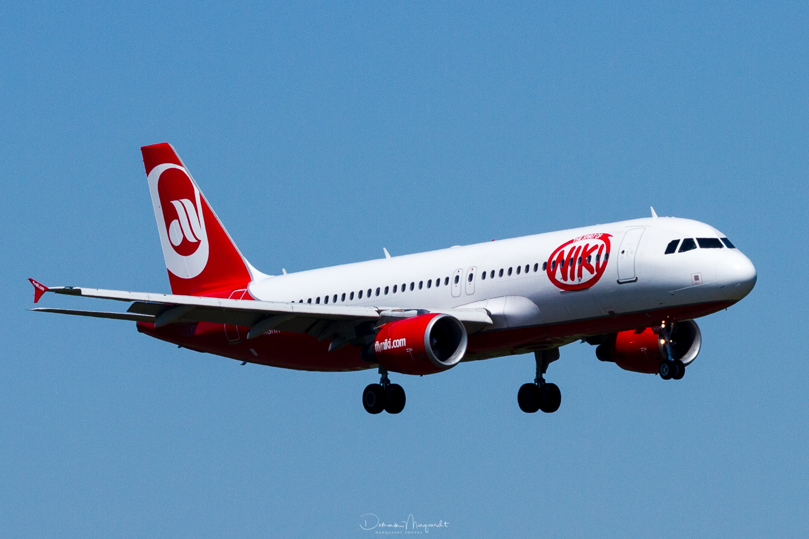 Air Berlin (Niki) / Airbus A320-214 / D-ABHH / CGN / EDDK